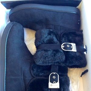 Black Ankle Guess Boots worn once selling in original Box Size 9